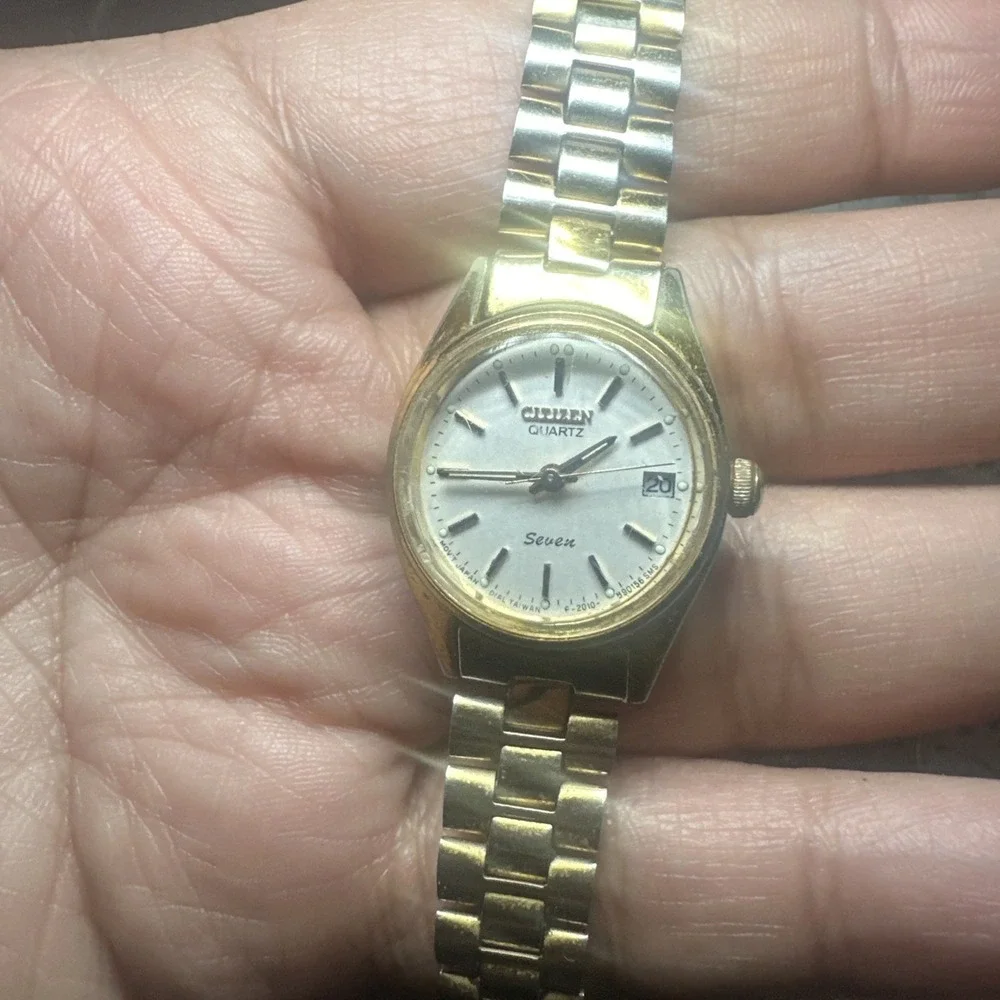 Vintage Citizen‎ Seven Womens Watch 24mm White Dial Gold Tone Date Need Battery